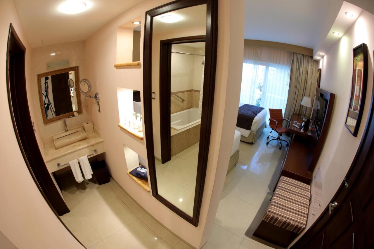 Wyndham Mérida Extérieur photo