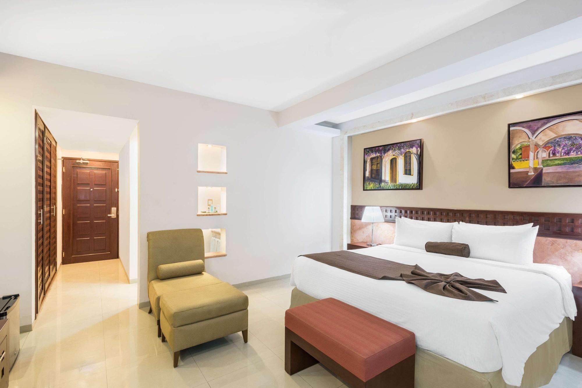Wyndham Mérida Extérieur photo
