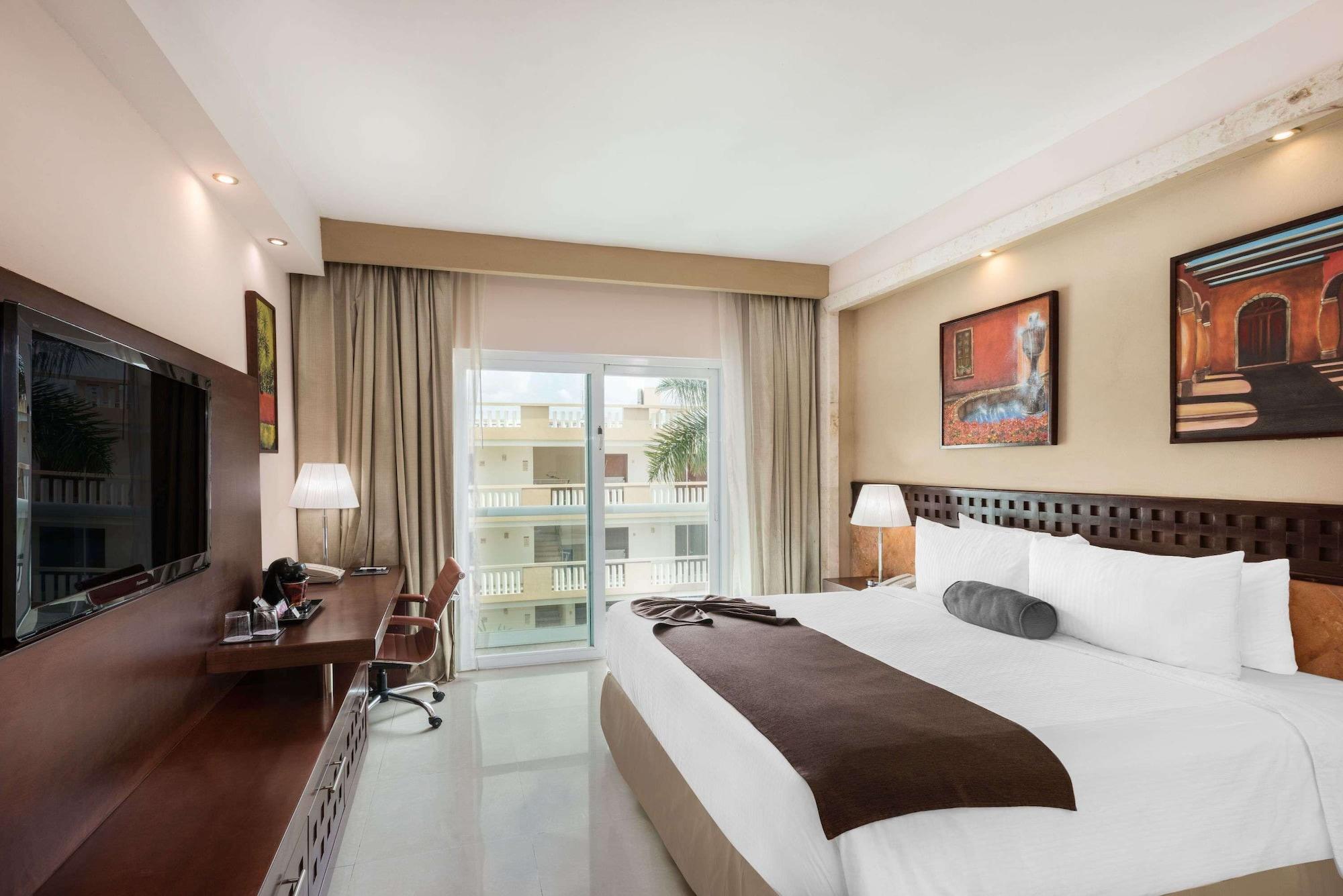 Wyndham Mérida Extérieur photo