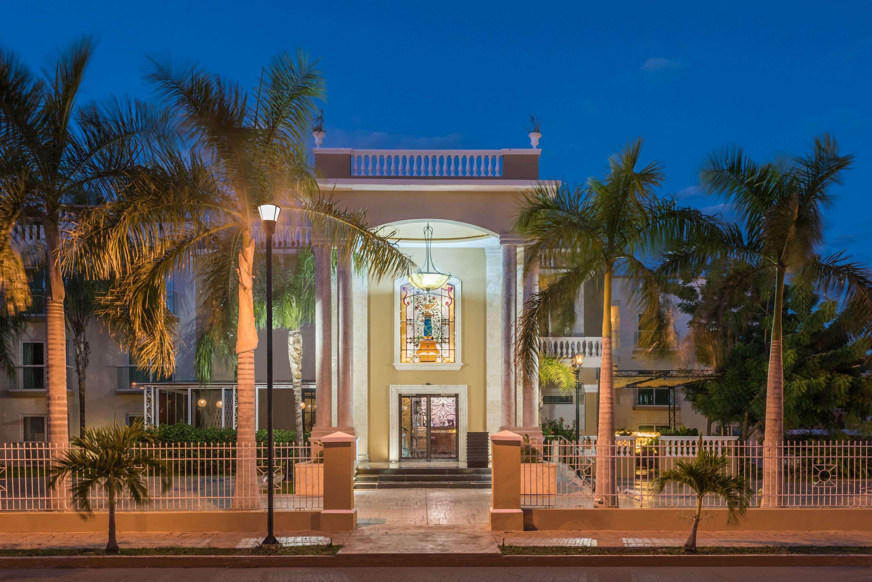 Wyndham Mérida Extérieur photo