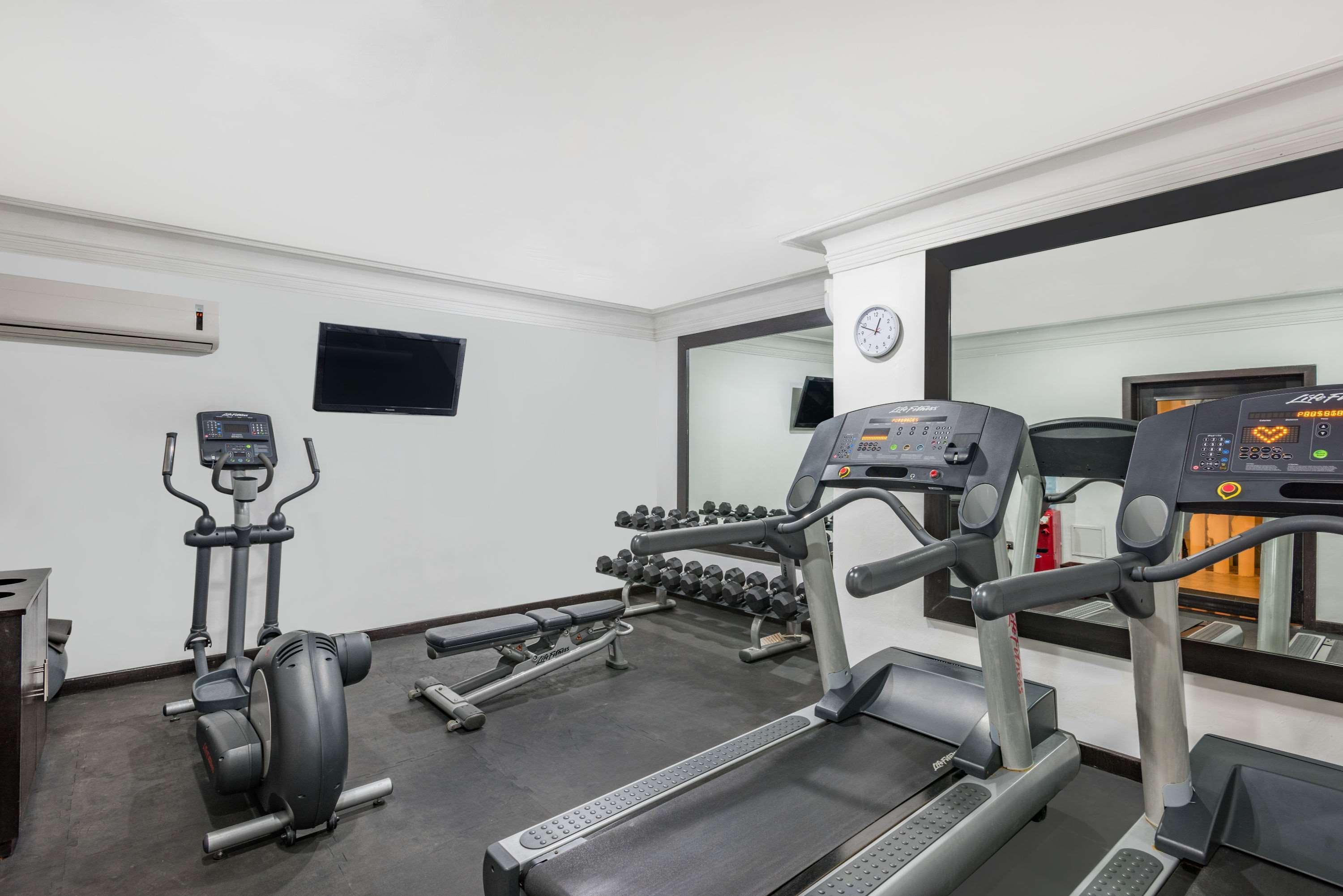 Wyndham Mérida Extérieur photo