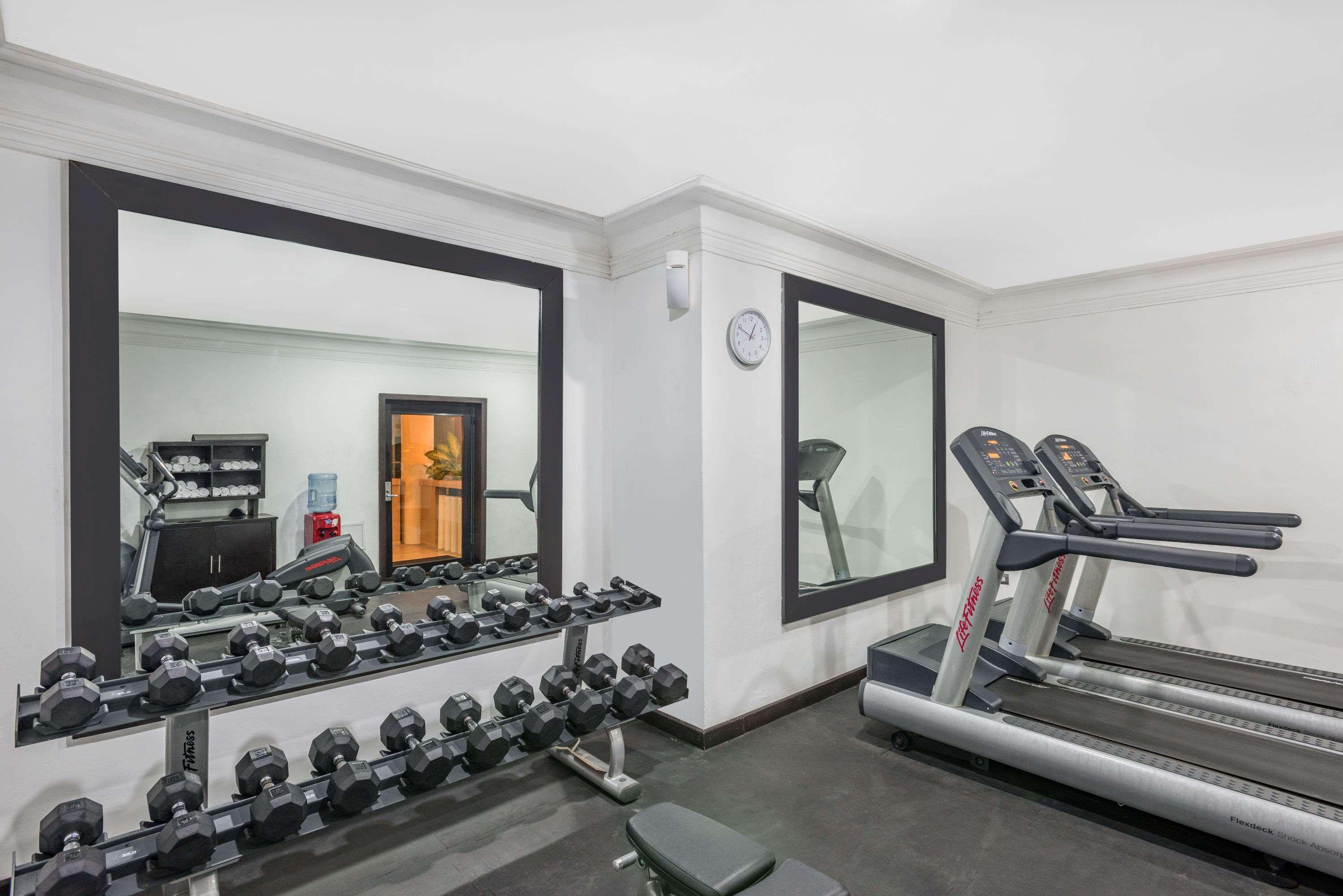 Wyndham Mérida Extérieur photo