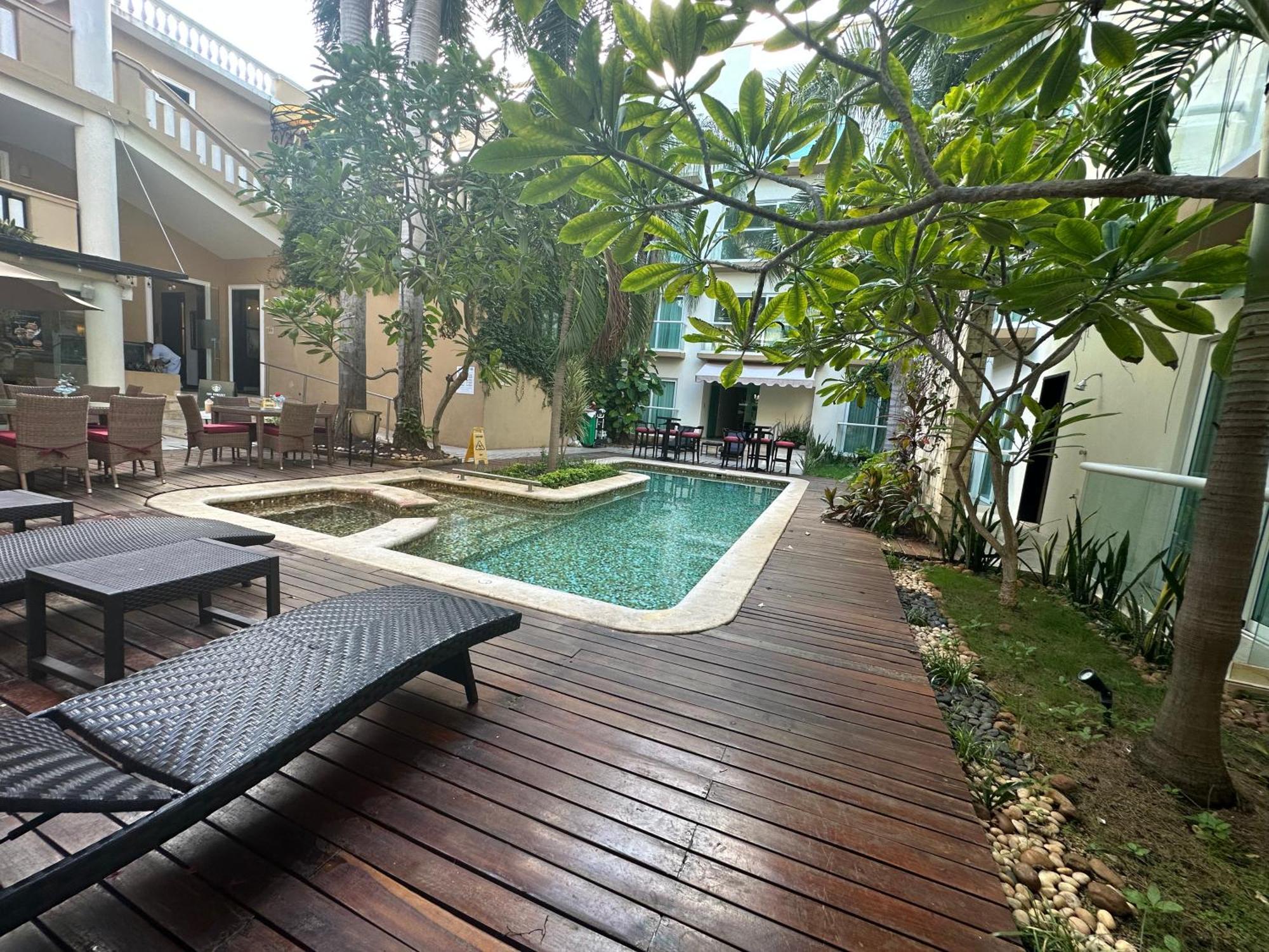Wyndham Mérida Extérieur photo